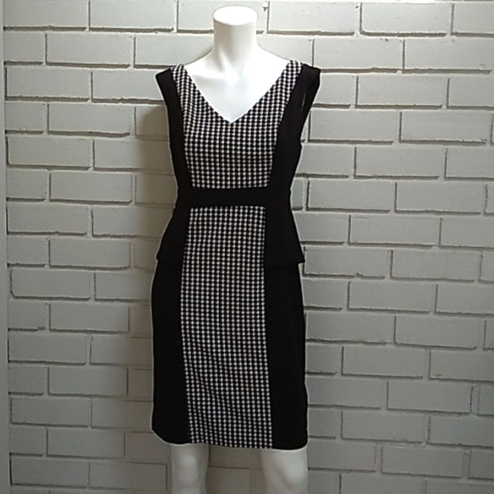 New York & Company Black/White Ruffle Sheath Dress. Size S/M
